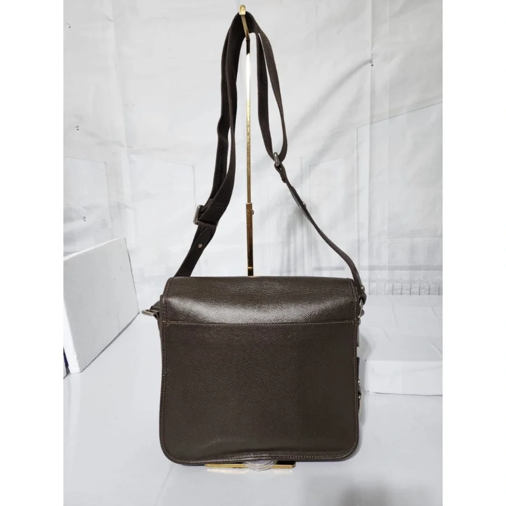 Authentic Louis Vuitton Taiga Leather Roman PM Bag Brown - Picture 4 of 15